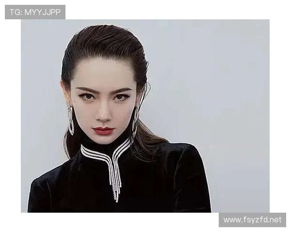 吴向东穿睡衣开豪车，这日常画面简直电影偶像吧！